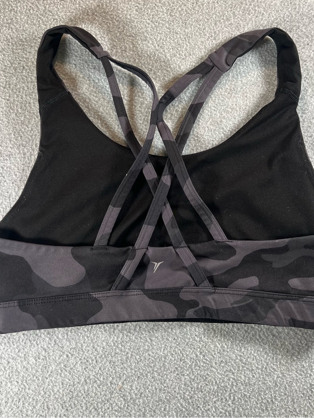 Old Navy Active Go-Dry Camo Sports Bra Medium Strappy Racerback Gray Black - Picture 3 of 7